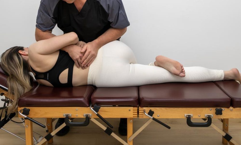 Ajuste quiropráctico lumbar para dolor de espalda baja en Bogotá